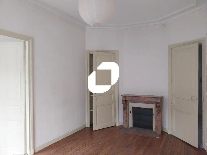 Office in Nantes for lease - Building Photo - Image 3 of 9