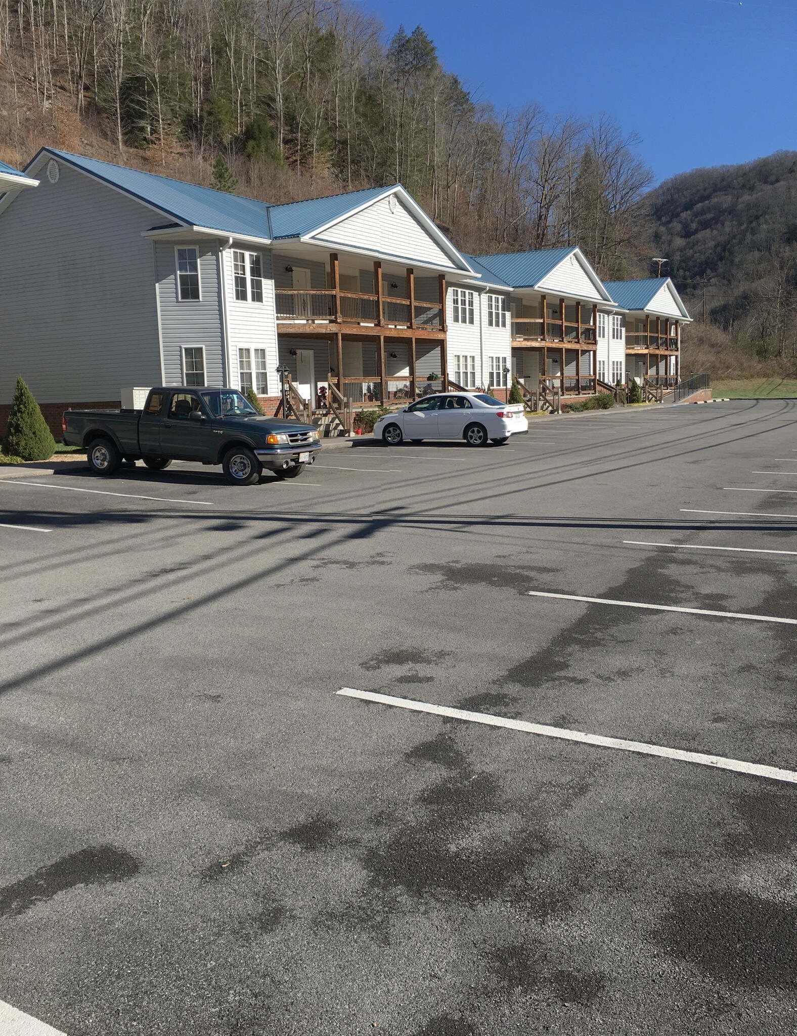 39804145 Slate Creek Rd, Grundy, VA 24614 The Place at Slate Creek