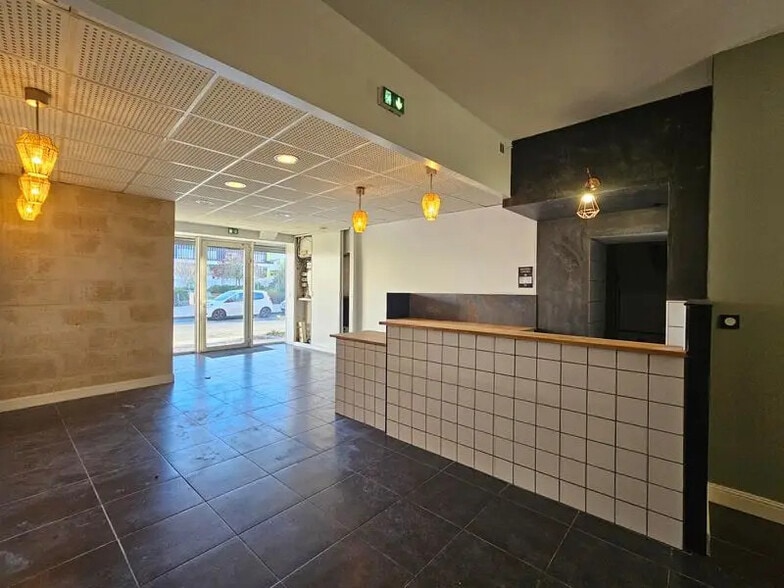 Retail in Floirac for sale - Lobby - Image 2 of 7