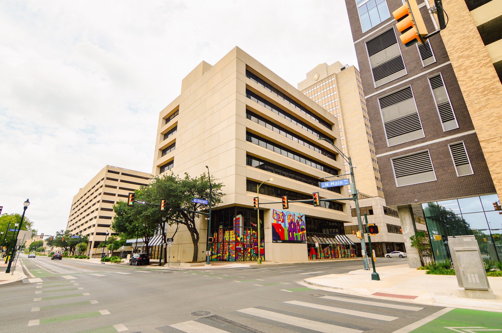 425 Soledad St, San Antonio, TX for lease Building Photo- Image 1 of 14