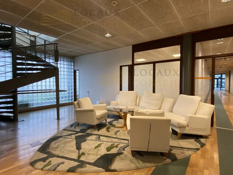 Office in Bezons for lease - Building Photo - Image 1 of 6