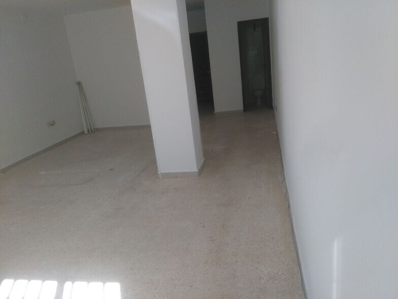 Retail in Cáceres for lease - Building Photo - Image 2 of 7