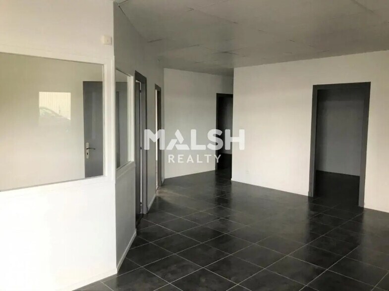 Office in Rillieux-la-Pape for lease - Interior Photo - Image 3 of 3