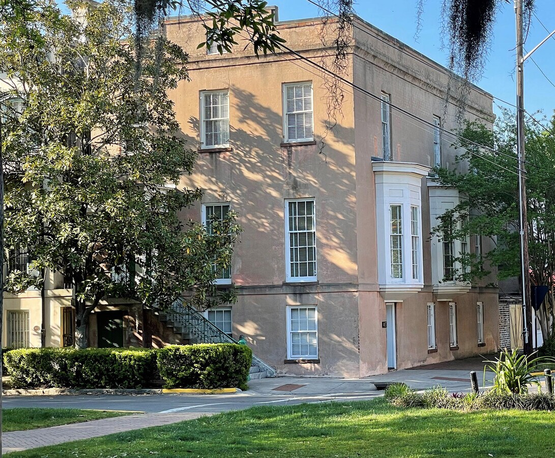 411 Abercorn St, Savannah, GA 31401