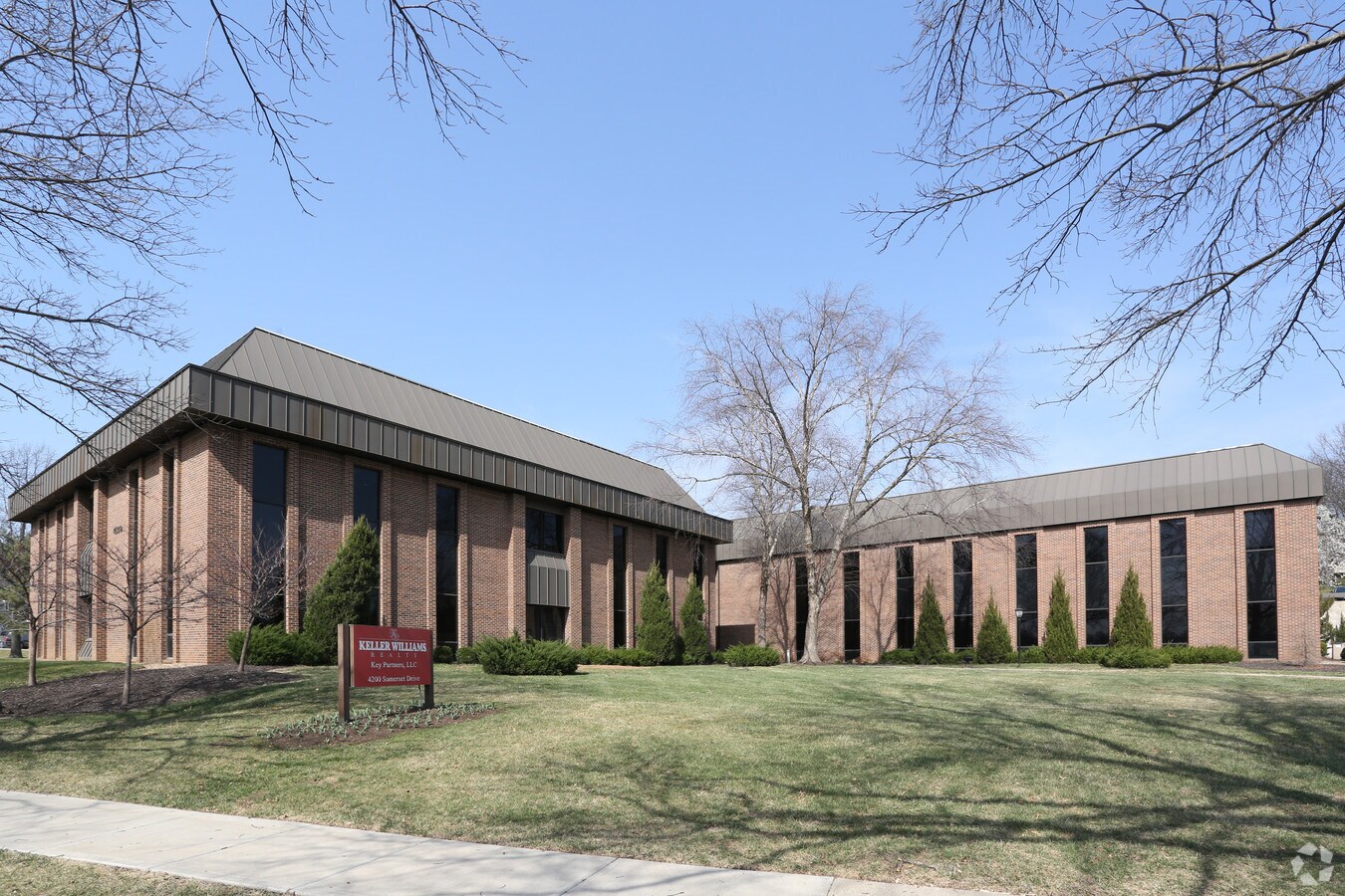 4200 Somerset Dr, Prairie Village, KS 66208