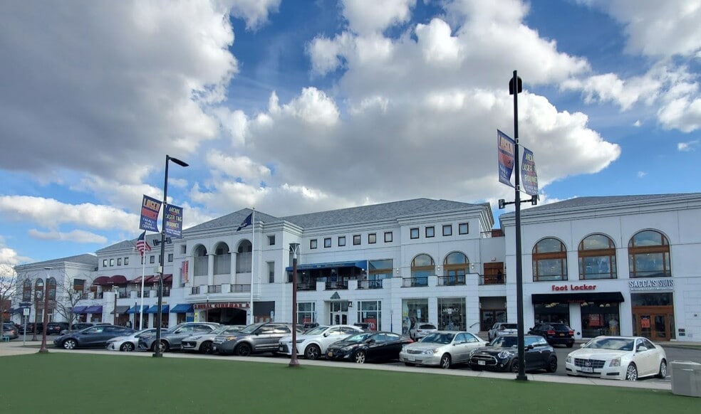 8000 Cooper Ave, Glendale, NY for lease - Building Photo - Image 1 of 12