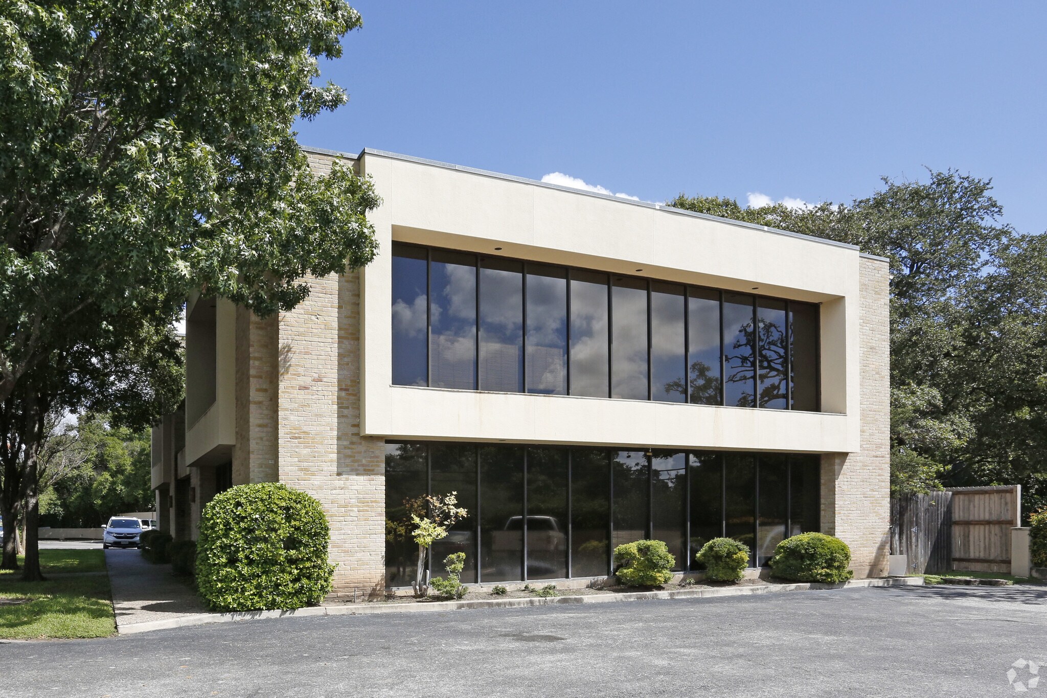 1920 Nacogdoches Rd, San Antonio, TX for sale Primary Photo- Image 1 of 1