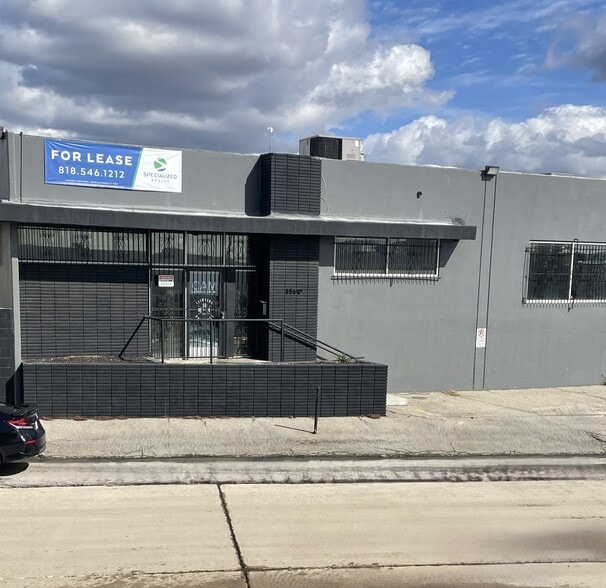 8560 Tujunga Ave, Sun Valley, CA for lease - Building Photo - Image 2 of 11