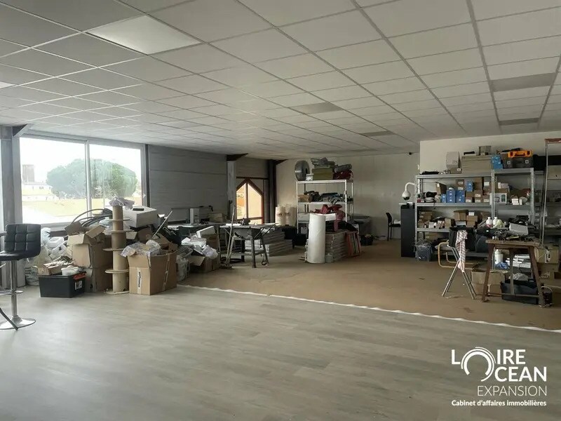 Retail in Challans for sale Interior Photo- Image 1 of 8