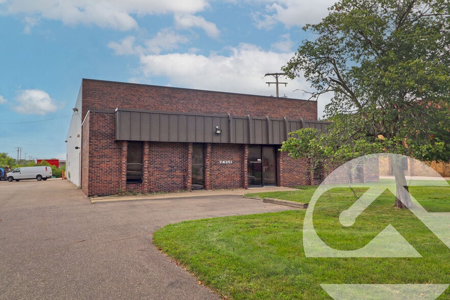 24351 Indoplex Cir, Farmington Hills, MI for sale - Building Photo - Image 1 of 8