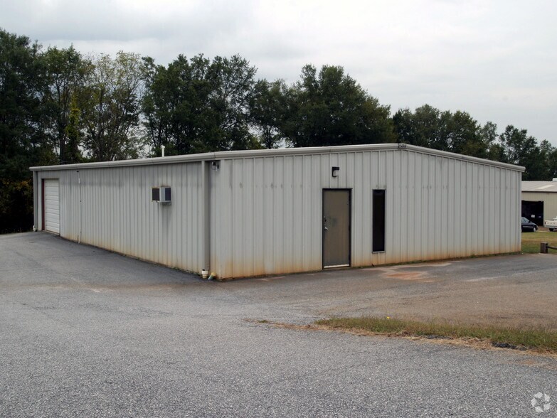 215 Giles Dr, Boiling Springs, SC for sale - Primary Photo - Image 1 of 1