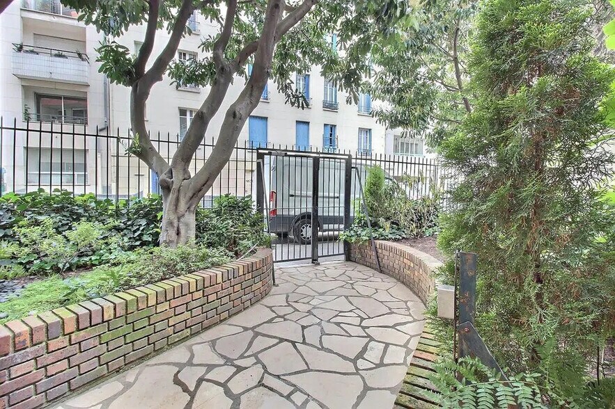 46 Rue Duhesme, Paris for lease - Building Photo - Image 2 of 12