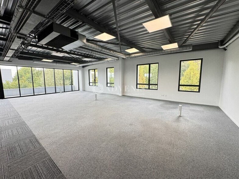 Industrial in Collégien for lease - Interior Photo - Image 2 of 9