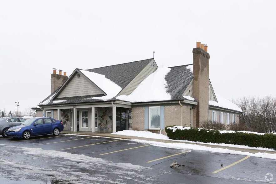 2330 44th St SE, Grand Rapids, MI for sale - Primary Photo - Image 1 of 1