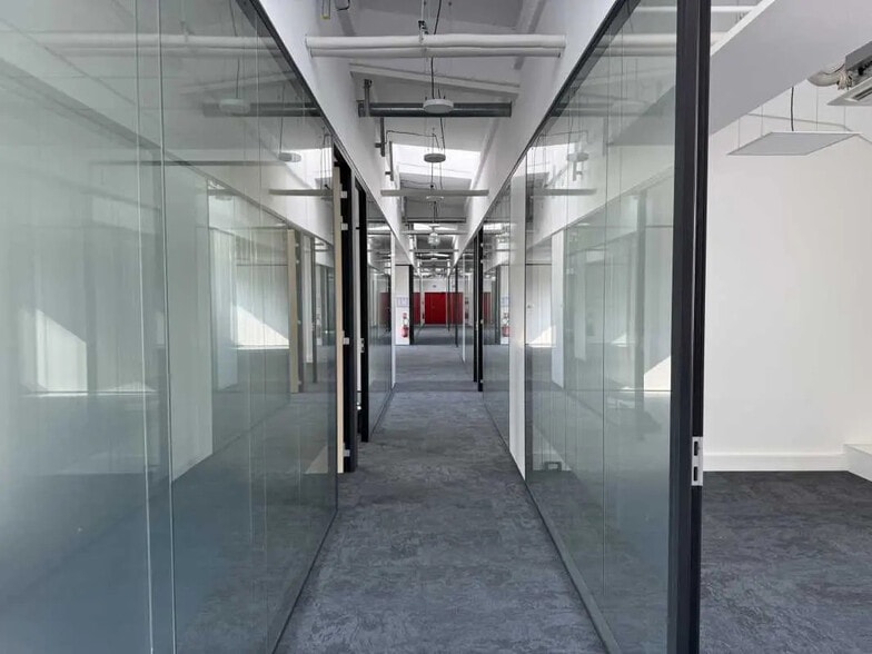 Office in Vanves for lease - Interior Photo - Image 3 of 21