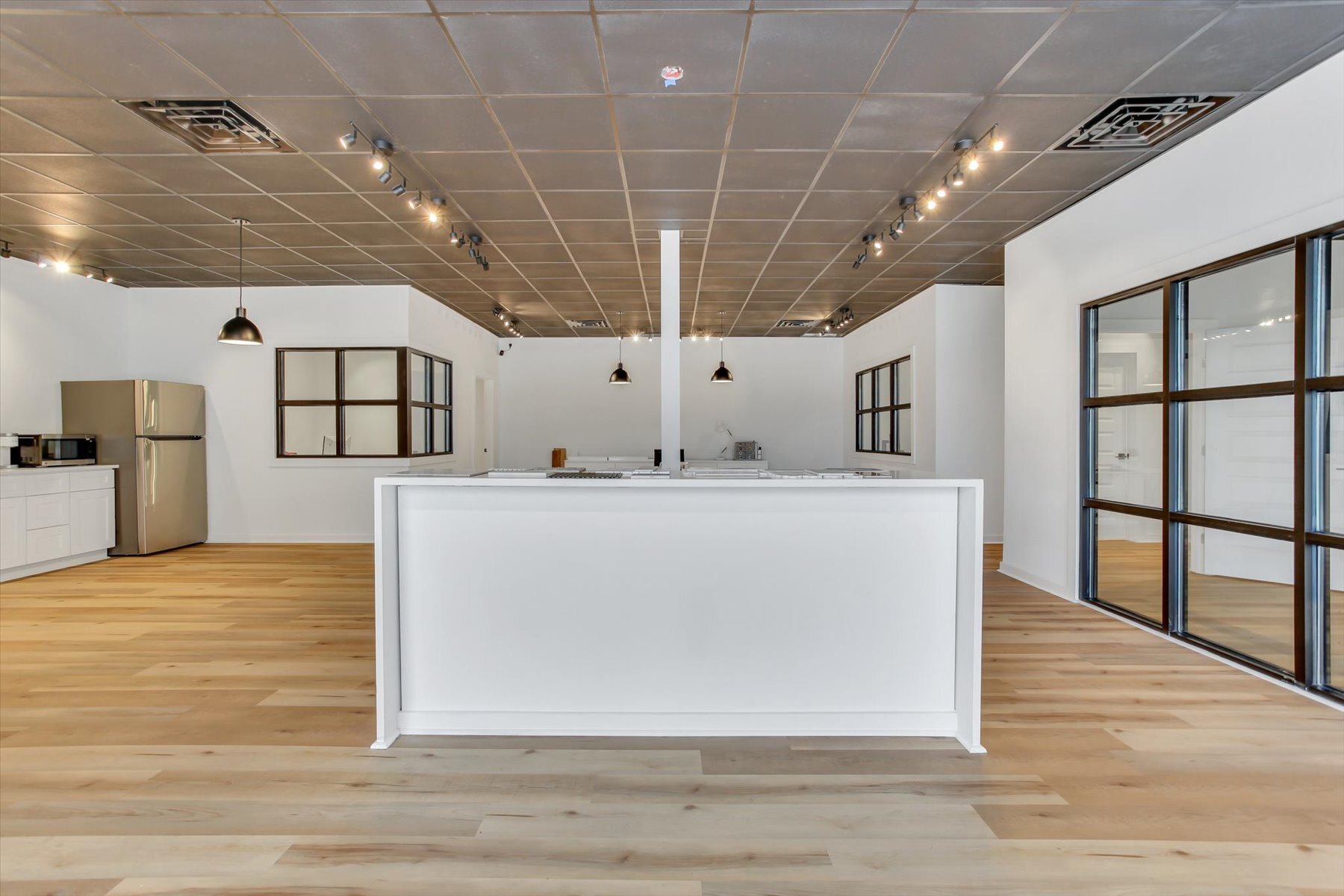 201 Eisenhower Dr, Savannah, GA for sale Building Photo- Image 1 of 1