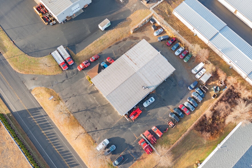 15 King Spring Rd, Windsor Locks, CT for sale - Building Photo - Image 2 of 22