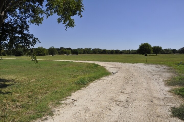 1516 E Henderson St, Cleburne, TX for sale - Primary Photo - Image 1 of 1