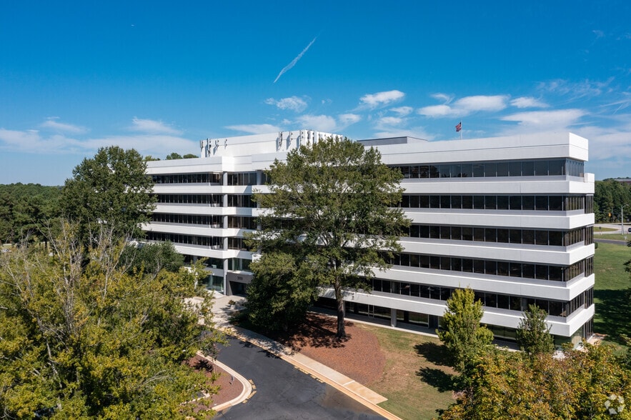 2000 Regency Pky, Cary, NC for lease - Building Photo - Image 1 of 11