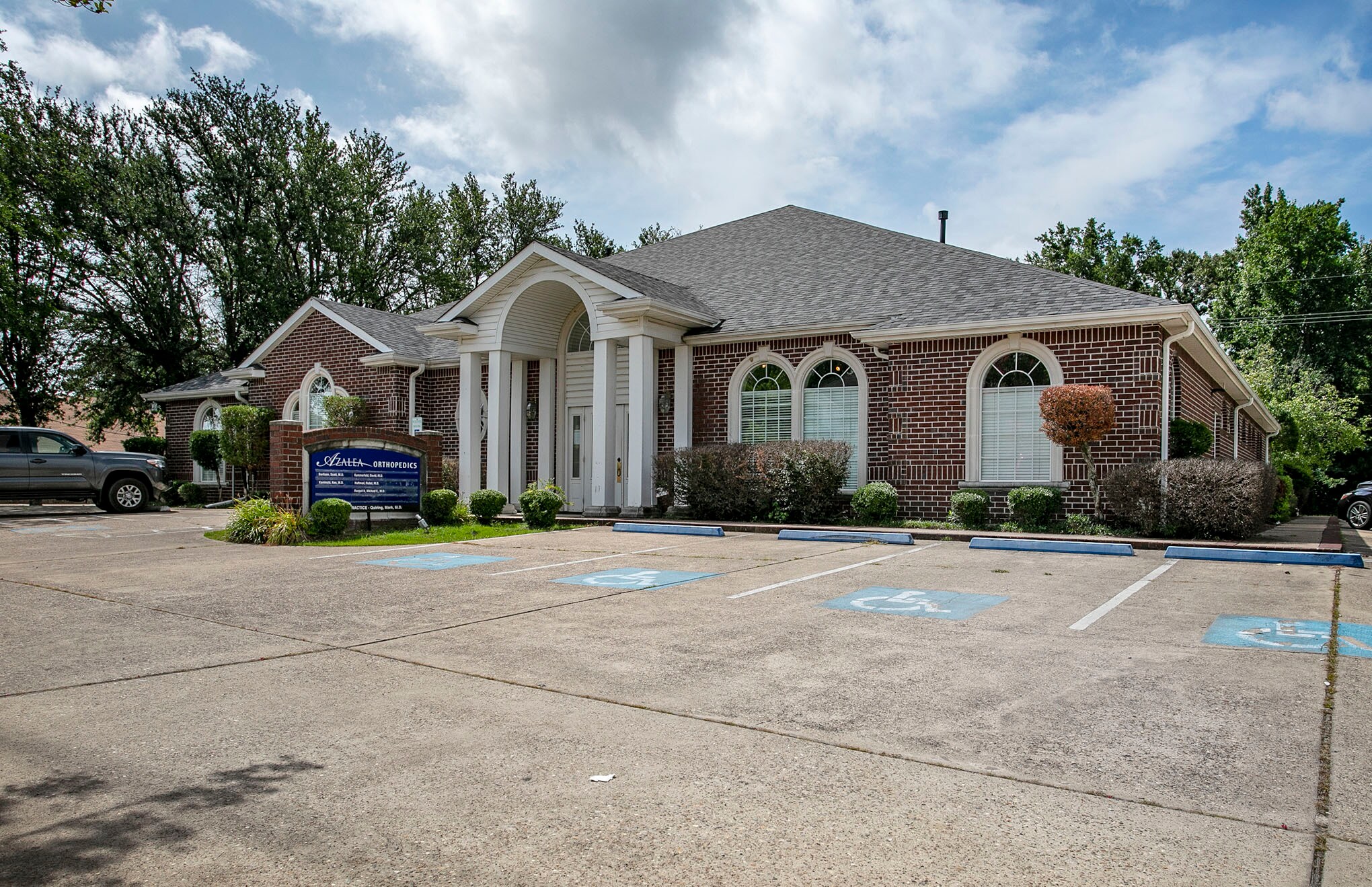 305 W 20th St, Mount Pleasant, TX for sale Primary Photo- Image 1 of 1