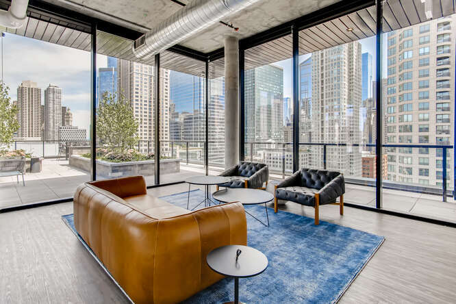 448 N LaSalle Dr, Chicago, IL for lease - Building Photo - Image 2 of 10