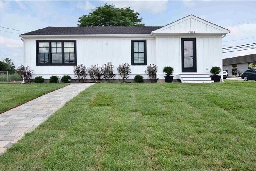 2184 Plainfield Pike, Cranston, RI for sale - Primary Photo - Image 1 of 1