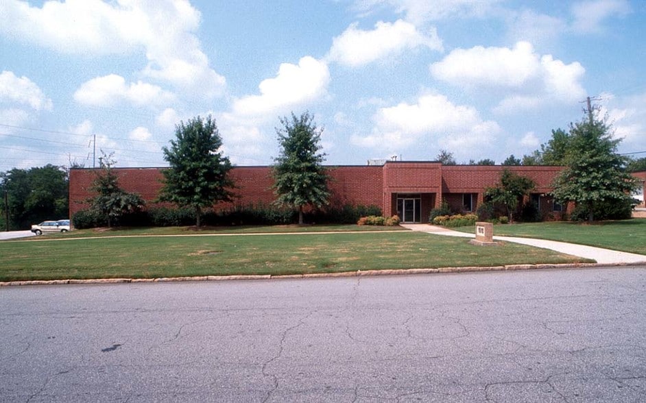 1510 Stone Ridge Dr, Stone Mountain, GA for lease - Building Photo - Image 3 of 11