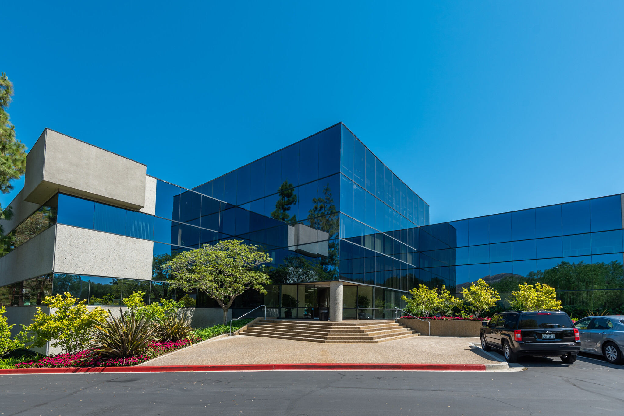 27001 Agoura Rd, Calabasas, CA for lease Building Photo- Image 1 of 8