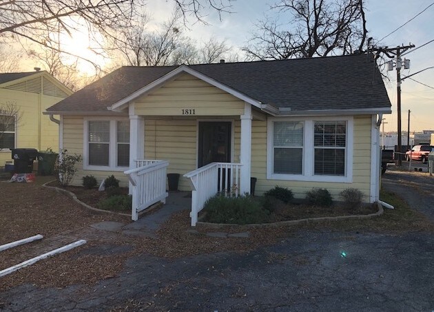 1811 Bolivar St, Denton, TX for sale - Primary Photo - Image 1 of 1