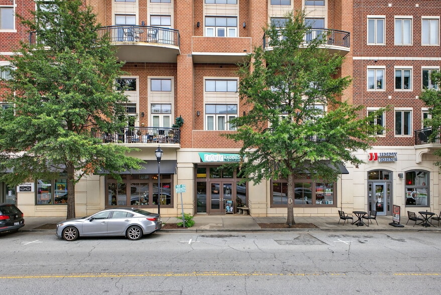 121-131 E McBee Ave, Greenville, SC for lease - Building Photo - Image 1 of 5