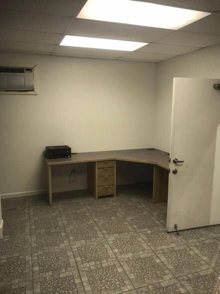 7465 Commercial Cir, Fort Pierce, FL for lease - Interior Photo - Image 2 of 22
