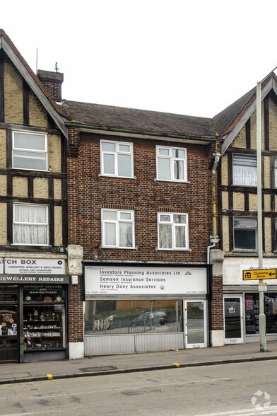 14-16, 18 & 20 Chalk Hill & 12 Ye Corner portfolio of 3 properties for sale on LoopNet.com - Building Photo - Image 3 of 3