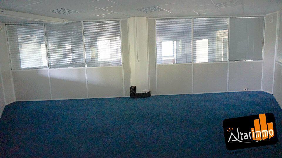 Office in Saint-Aubin for lease - Interior Photo - Image 3 of 6