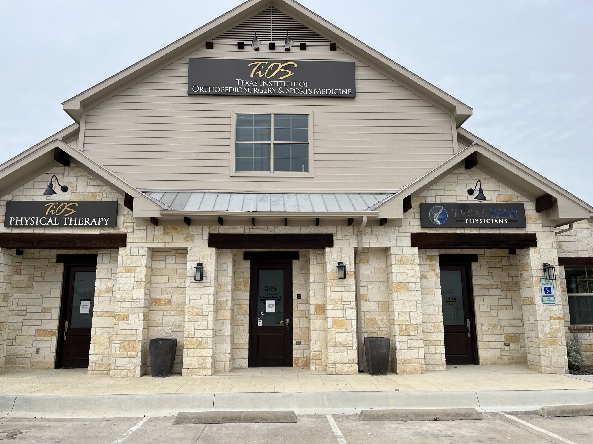 815 E Ira E Woods Ave, Grapevine, TX for lease Building Photo- Image 1 of 5