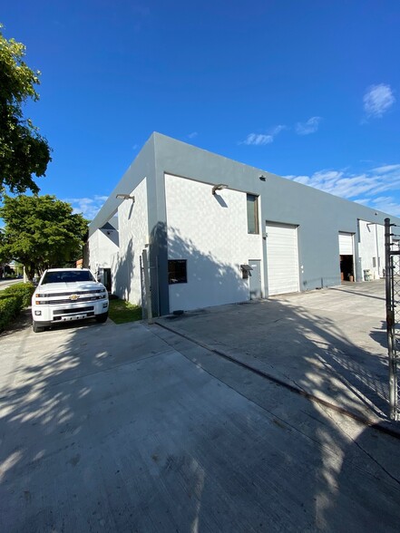 8001-8037 NW 54th St, Doral, FL for lease - Building Photo - Image 1 of 5