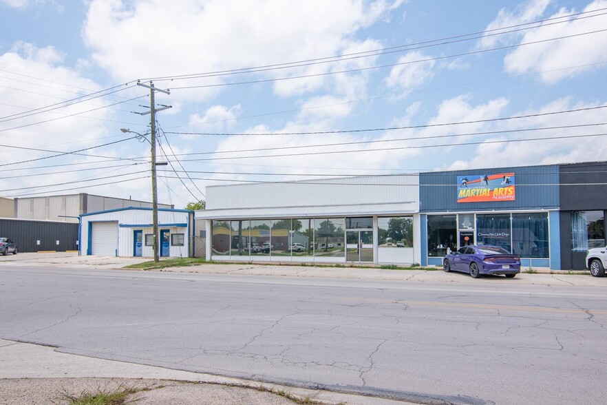 1609 Coggin Ave, Brownwood, TX for lease - Building Photo - Image 2 of 15