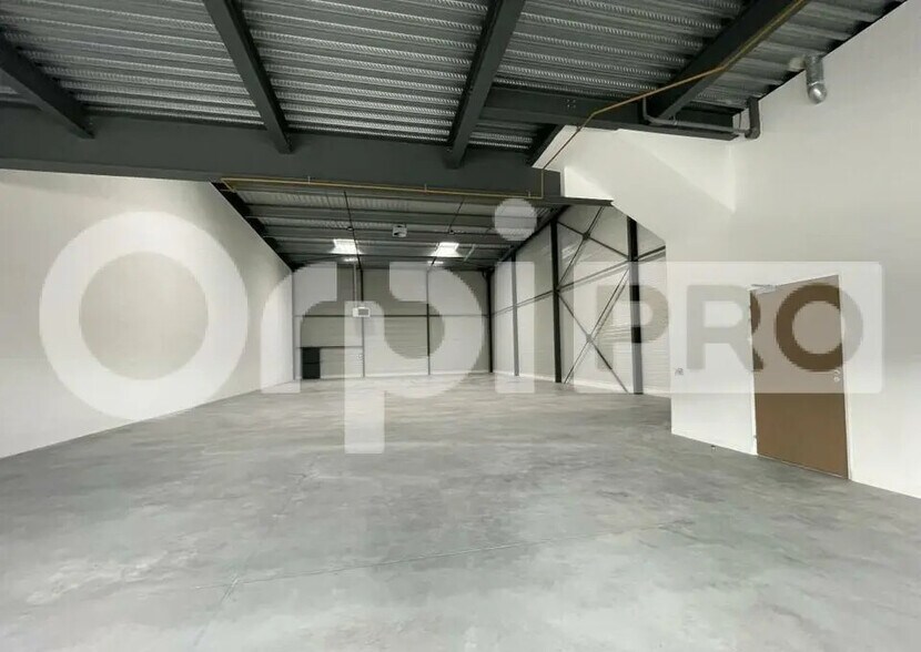 Flex in Corbeil-Essonnes for lease - Interior Photo - Image 3 of 10
