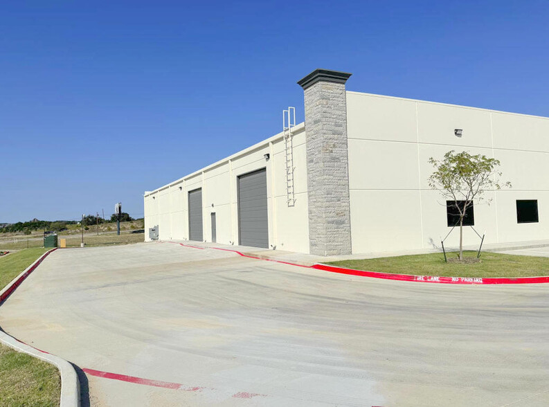 130 Business Park Dr, Hudson Oaks, TX for lease - Building Photo - Image 3 of 3