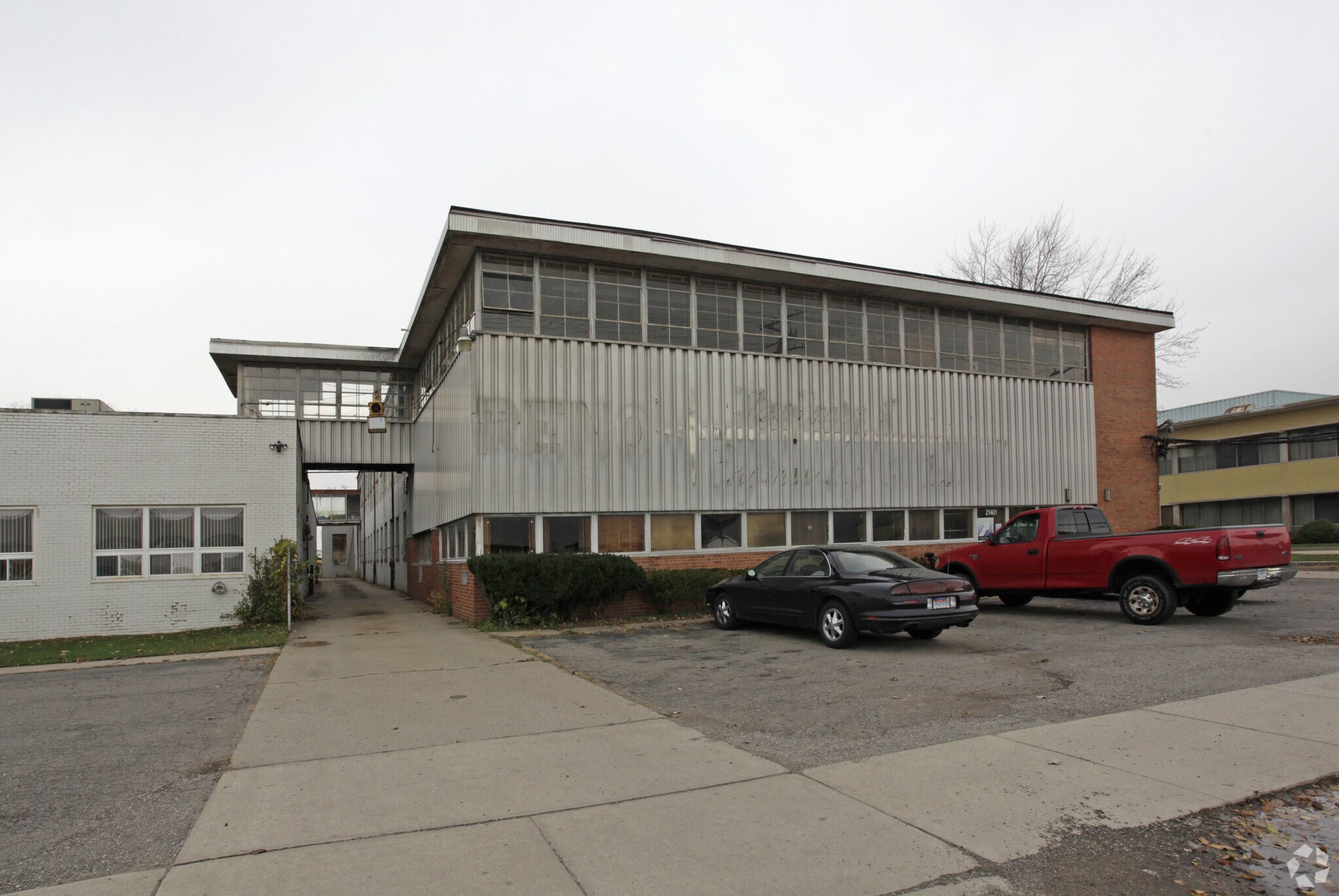 21401 Hoover Rd, Warren, MI for sale Primary Photo- Image 1 of 1