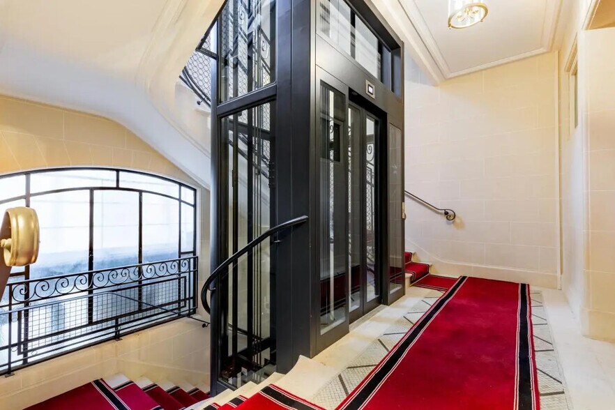 11 B Rue D'Aguesseau, Paris for lease - Lobby - Image 3 of 12