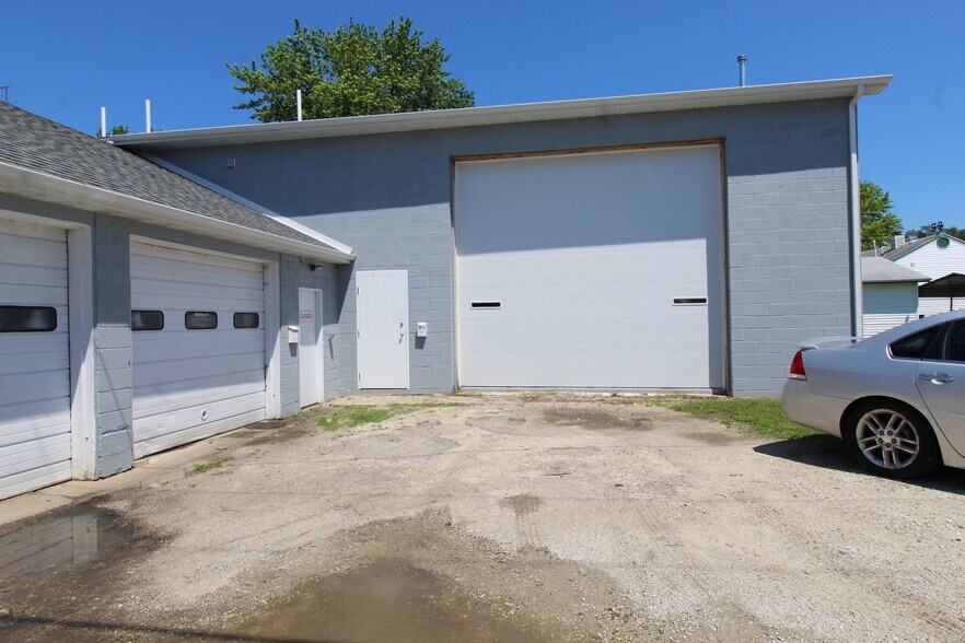 1047 E Broadway St, Bradley, IL for sale - Building Photo - Image 1 of 1