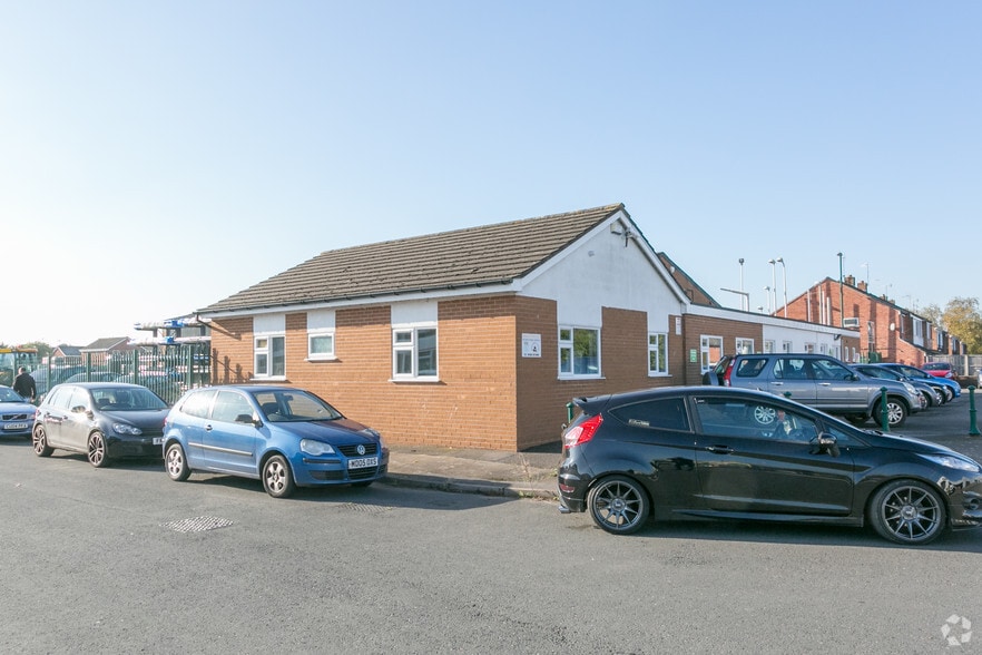 Weir Lane Industrial Estate portfolio of 5 properties for sale on LoopNet.com - Primary Photo - Image 2 of 6