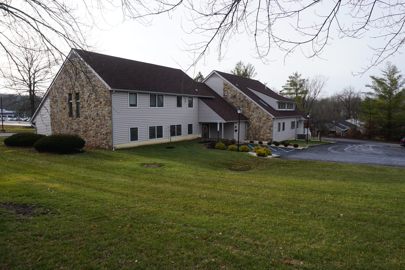 48 Meadowbrook Ln, Chalfont, PA 18914
