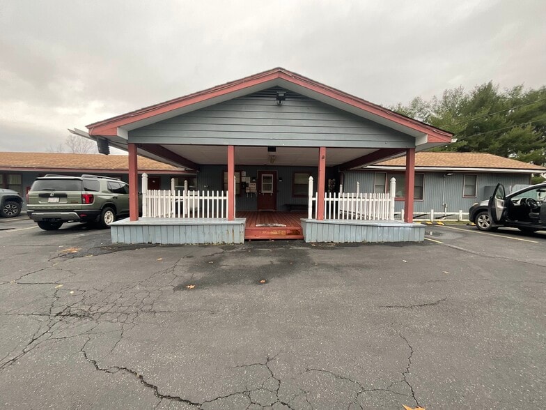 42 Stockbridge Rd, West Stockbridge, MA for sale - Building Photo - Image 3 of 31