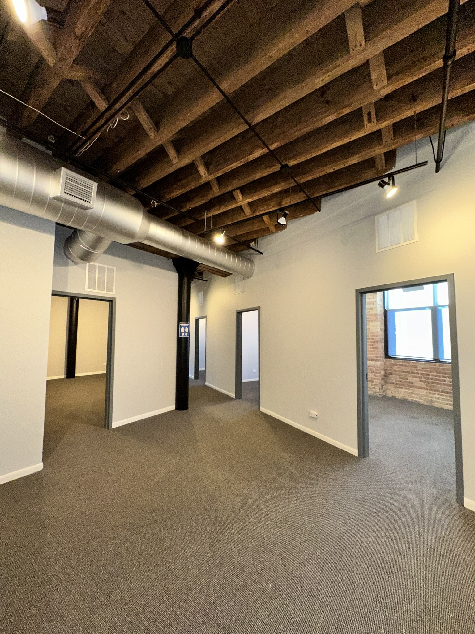 935 W Chestnut St, Chicago, IL for lease Interior Photo- Image 1 of 5