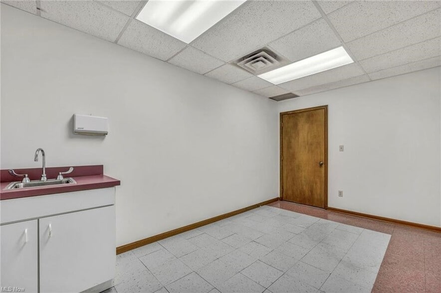 33398 Walker Rd, Avon Lake, OH for sale - Building Photo - Image 2 of 10