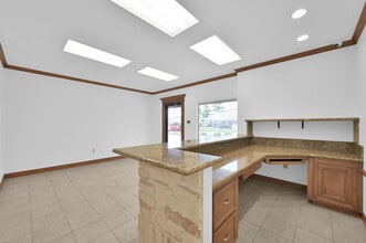 11322 Neeshaw Dr, Houston, TX for lease Interior Photo- Image 2 of 18