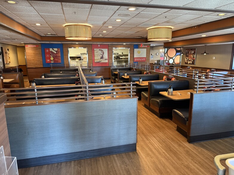 471 S Indian Canyon Dr, Palm Springs, CA for sale - Building Photo - Image 3 of 14