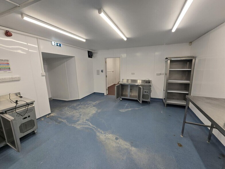 Bank St, Bishops Waltham for lease - Building Photo - Image 3 of 12