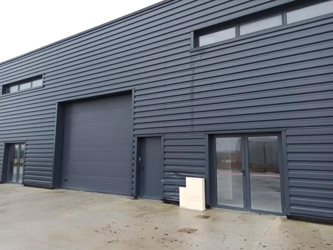 Flex in Magny-en-Vexin for lease Building Photo- Image 1 of 10